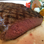 ビュッフェレストラン スリユン - サーロインステーキの断面