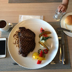 ビュッフェレストラン スリユン - サーロインステーキの空中写真