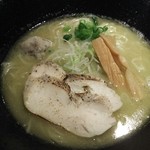 つなぎ - 限定麺 鶏雲呑白湯麺 アッサリしてて旨い
      ホントに ハズレ無しの店だと再確認出来た