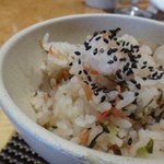 Kouji Nachure - ◆伺った日は「ごぼうの炊き込みご飯」でした。
                      串揚げのごぼうと同じ品が使用されています。軽めの盛りですので男性には物足りないかも。