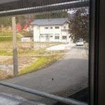 お食事処・味処 やまびこ - 窓から　牧場見えます