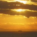 さんふらわあ レストラン - 苫小牧まであと少し、夕景の中見えるのはシルバークィーン（八戸発苫小牧行き）