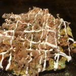 Okonomiyaki Teppan Yaki Rokusan - Ｎｏ.1の モチチーズお好み焼き