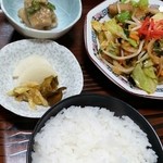 新よね食堂 - ホルモン炒め定食　700円