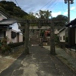 Kiku Ya - 綾部神社の鳥居の横にこちらのお店があります