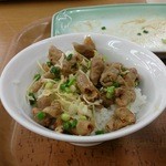 赤城高原サービスエリア（上り）軽食・フードコート - ホルモン丼完成