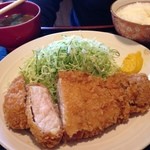 とんとん亭 - ロースかつ定食、上じゃなくてもこのボリューム(2015.11再訪)