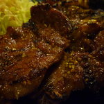 炭々苑 - 豚の骨付きカルビは、脂がしつこくないので食べやすい。