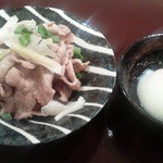 讃岐うどん あ季 - 肉うどんのアタマ＆温泉玉子