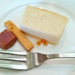 紅茶舗サウザンドリーフ - チーズケーキ300円