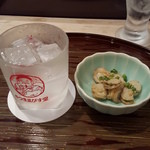 Matsuba Zushi - お通しと焼酎ロック