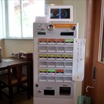 煮干らぁめん なかじま - 店内と券売機
