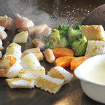 まんまる亭 - サクサクふわふわの焼きたて具材をアツアツチーズで『チーズフォンデュセット』各種