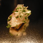 クッキー地の甘さがアクセントになったアミューズ