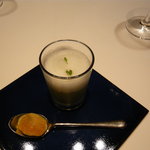 ミントの香りのするそら豆のスープ