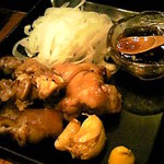 旬工房 くら - 豚足の炙り焼き タレを付けて食べる。焼酎に合います。