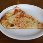 石臼挽き蕎麦香房 山の実 - アンチョビのピッツァ