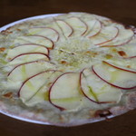 石臼挽き蕎麦香房 山の実 - 信州りんごのピッツァ