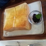 Tsuki Cafe - トースト