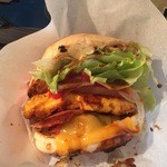 ベーコンエッグバーガー断面図