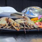 博多鉄板 じゅん - オマール海老は５月になってカナダで解禁されたキャナーサイズのオマール海老です。