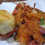 博多鉄板 じゅん - カナダ政府は５－７月の３カ月しか漁獲を認めていませんこのオマール海老をパンと一緒にいただきました