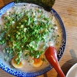博多ラーメン鶴亀堂 - 豚骨+煮玉子、ネギ