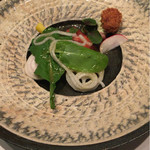 エルミタージュ ドゥ タムラ - ノルウェーサーモンのマリネそのブランダード包みサラダ仕立て(ミニポーション)