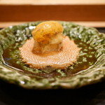 虎白 - 「先付」毛蟹の甲羅に乗れされた毛蟹とウニ 2015年9月