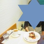 ラパン・アジル - スタッフさんがご親切に写真を撮って下さいました♪