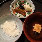 招福樓 - 白米　香の物　赤出汁