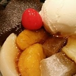 いり江 - クリームあんみつ（黒蜜かけた）