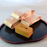 廣方圓 - パイナップルケーキ