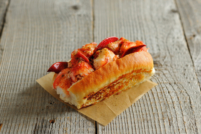 lukes lobster - lobster roll(us)
