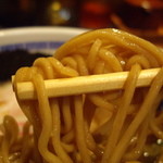 たけちゃんにぼしらーめん - 蕎麦粉を打ち込んだと謳う特製の麺