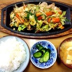 やきかつ丸福 - 肉野菜炒め 900円