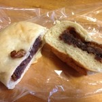 パン焼きびと　西村昭美 - くるみあんぱん　160円　断面