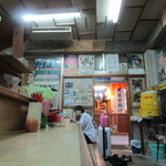 田舎 - 小上がりも入口脇に