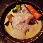 『丹波鶏と牛蒡のフリカッセ』！！丹波鶏、牛蒡、ニンジン、ブロッコリーなどを生クリームとチキンブイヨン、酒粕で味付けし、煮込んだもの～♪(^o^)丿