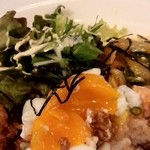 Tachibana - 肉みそ玉丼 とろり玉子出ました☆!! 味噌味のひき肉、きざみねぎ、海苔、レタス、キムチ を混ぜて食でちゃいます。 