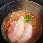 Niboshirambu - 中華そば(塩)500円　新発売の塩、いつもの濃厚な煮干スープに塩の輪郭を感じて鶏油のコクが包んでくれる美味しさです。