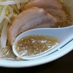 ラーメンどん - にんにくたっぷりスープ (*´-`)