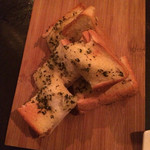 フジマルクラフト - クラムチャウダーと一緒にガーリックバゲット