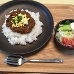 カフェ なごみ - 挽き肉カレーはボリューム満点