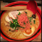 北海道名物らー麺 えびそば一幻 - あじわい えびしお 細麺 + チャーシュートッピング ＝￥960円
      