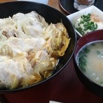 shichifukushokudou - かつ丼　お味噌汁もおいしい