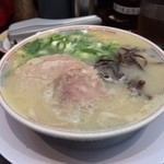 元祖 名島亭 - ラー博は俺の社員食堂。 築炉釜出しとんこつラーメソ！  今日もベタカタで。あっさりしているけど、旨味もしっかり。今日もイイね！  また福岡に行きたいなぁ。