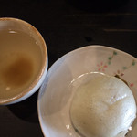 恭恭 - 椎茸饅頭と生姜茶