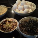 そば処港屋 - 鳥そば（普通盛り）玉子と天かすはサービス