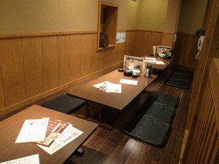 天ぷら海鮮 五福 - ２階小上がりボックスは16名様。　喫煙席